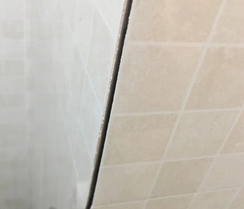 广南瓷砖空鼓维修公司分享阳台瓷砖脱落的修复过程可以分为以下几个步骤